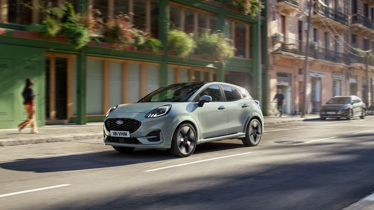 Ford Puma driving in city