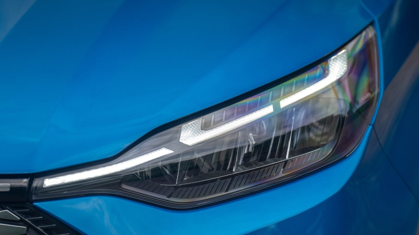 De koplamp van de E-Transit Custom