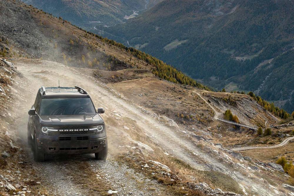 Ford Bronco driving rocky road
