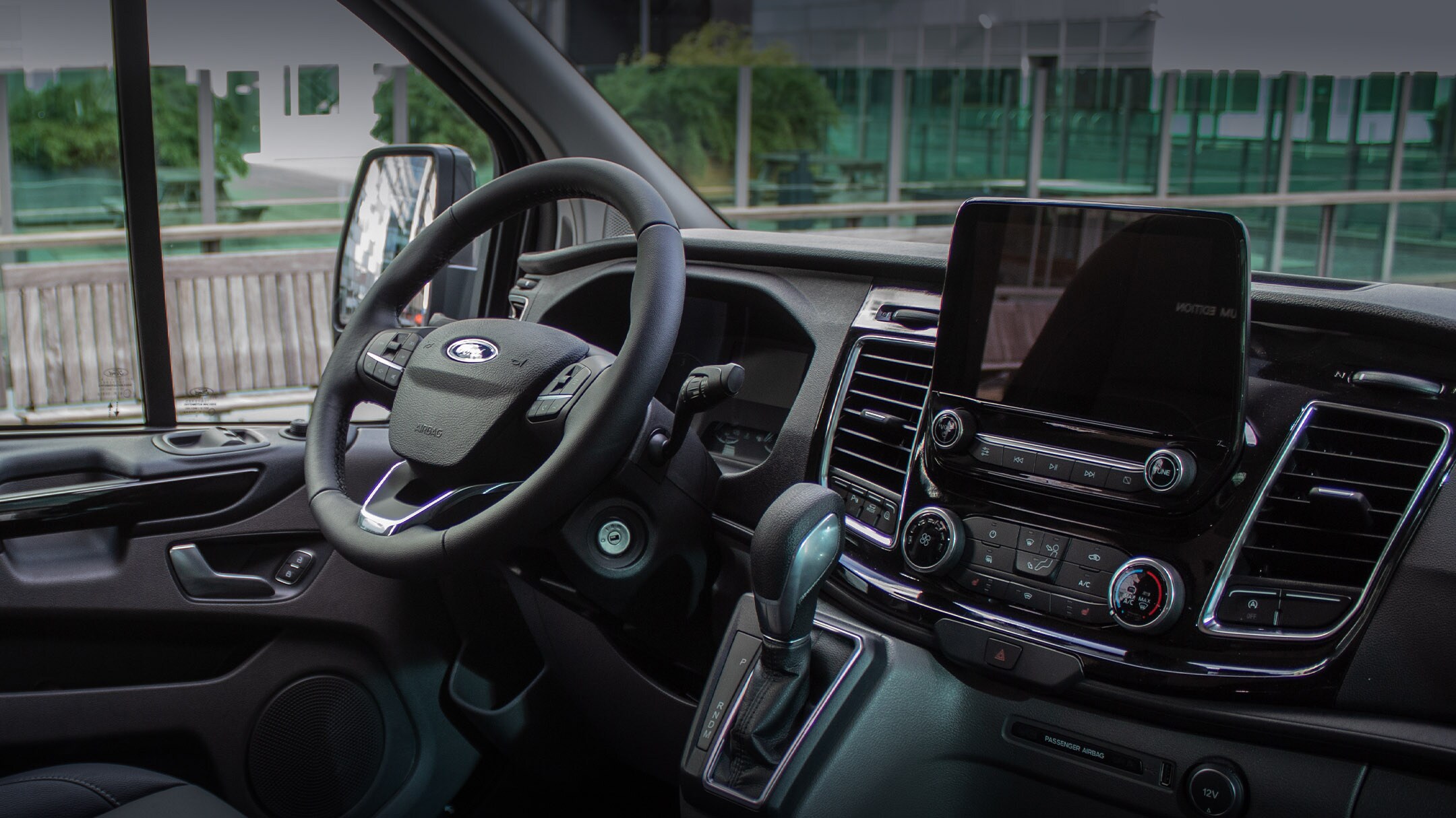 Het interieur van de Ford Transit Custom Platinum