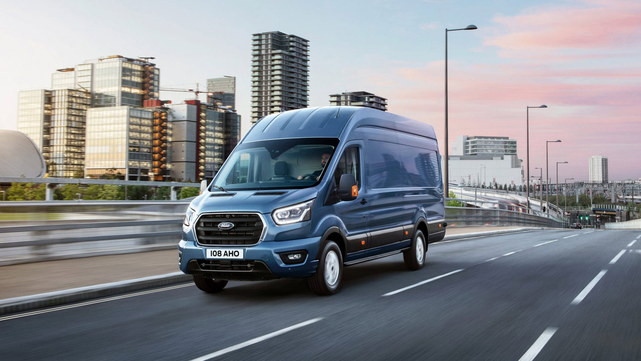 Ford Transit op de weg