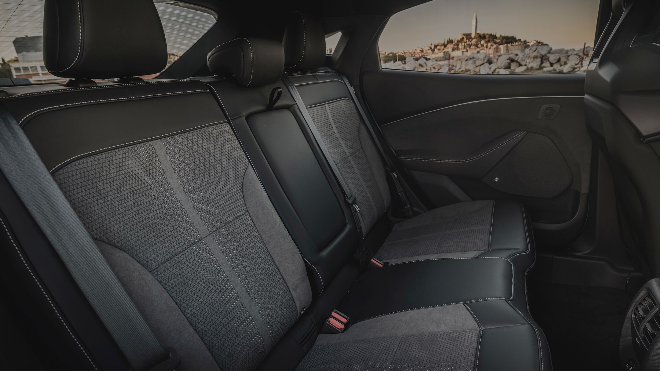De achterstoelen van de Mustang Mach-E