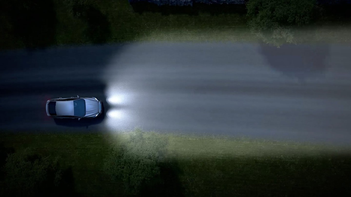 Ford Mondeo dynamic LED headlights at night
