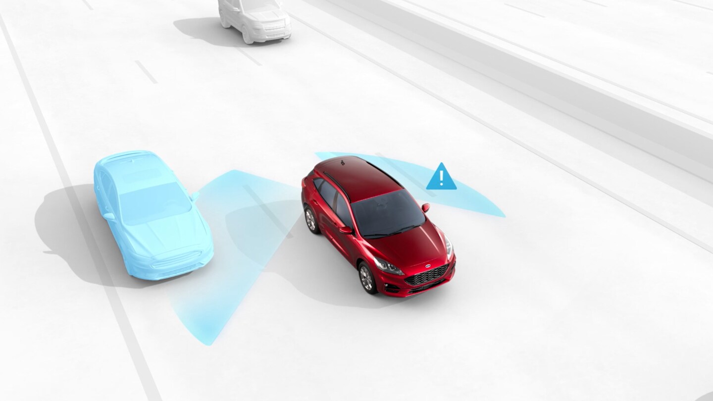 De Ford Kuga Plug-In Hybrid rijdt achteruit