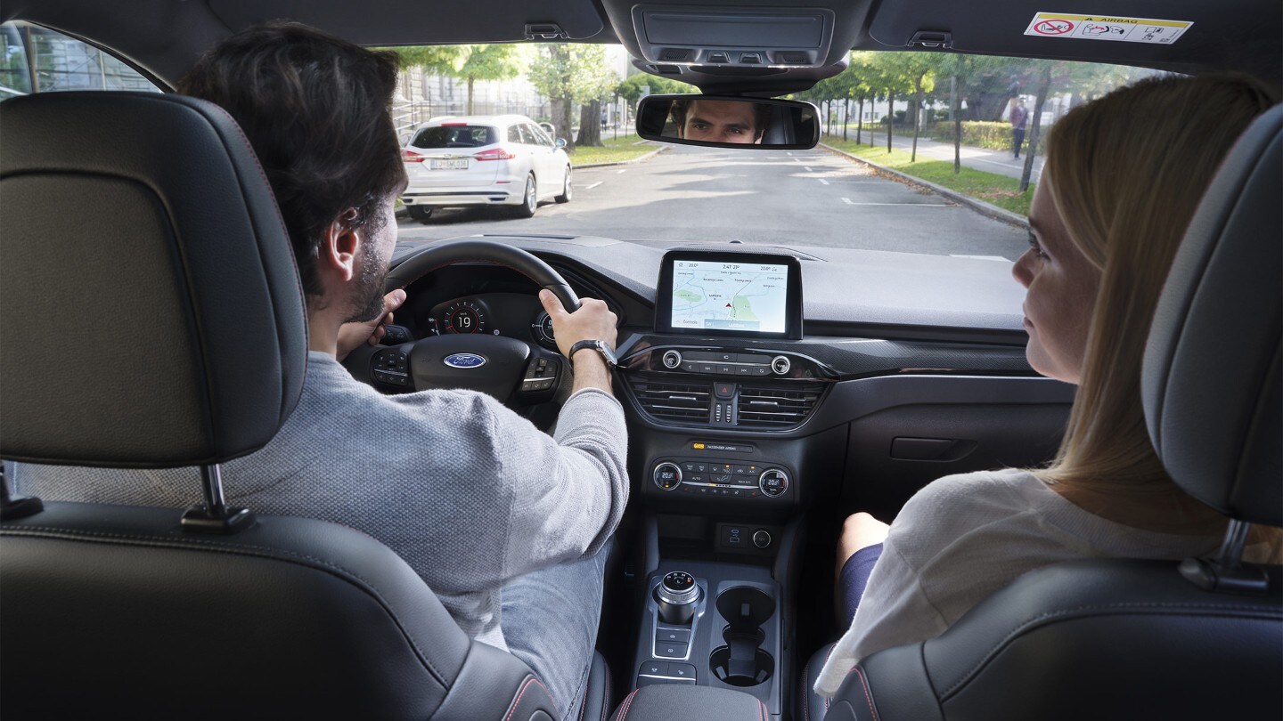 Het interieur van De Ford Kuga Plug-In Hybrid 