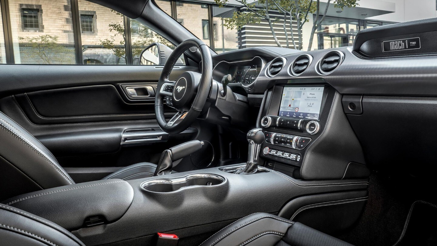 Close-up van het interieur van de Mustang GT