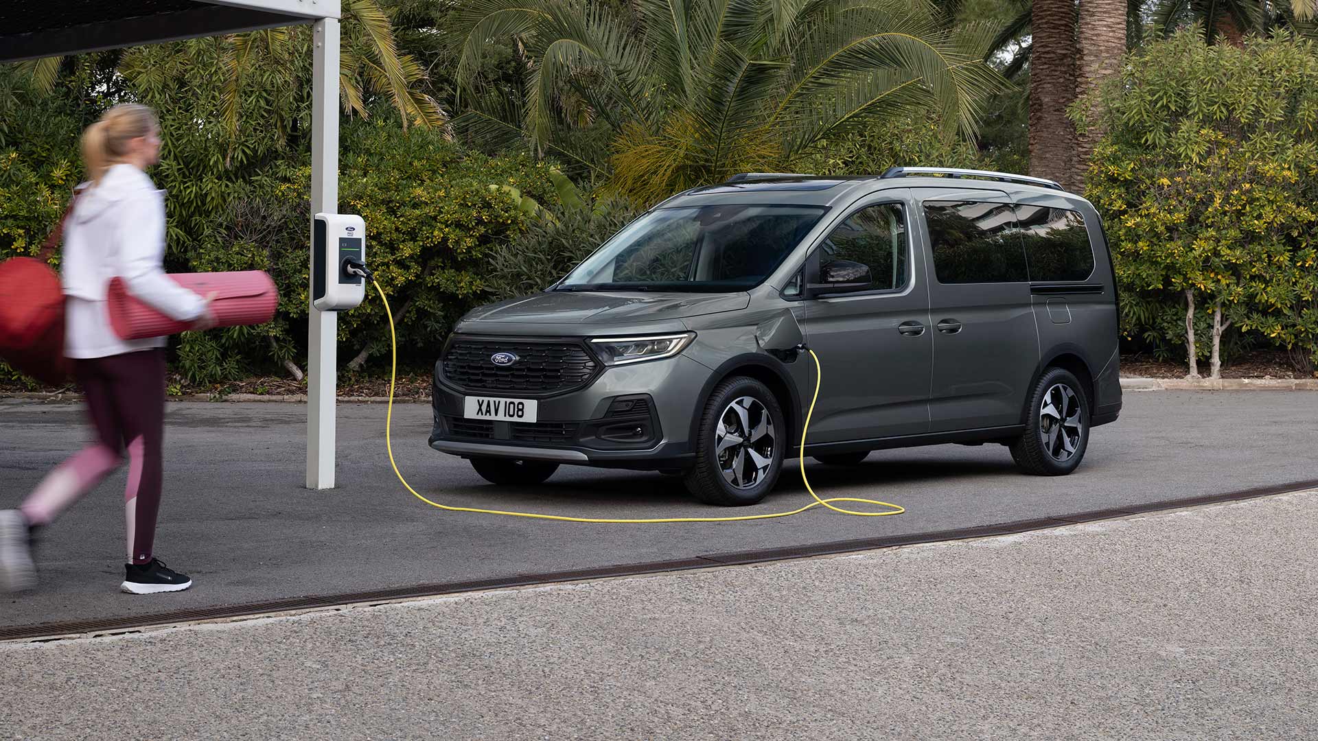 Vooraanzicht van de Ford Tourneo Connect PHEV