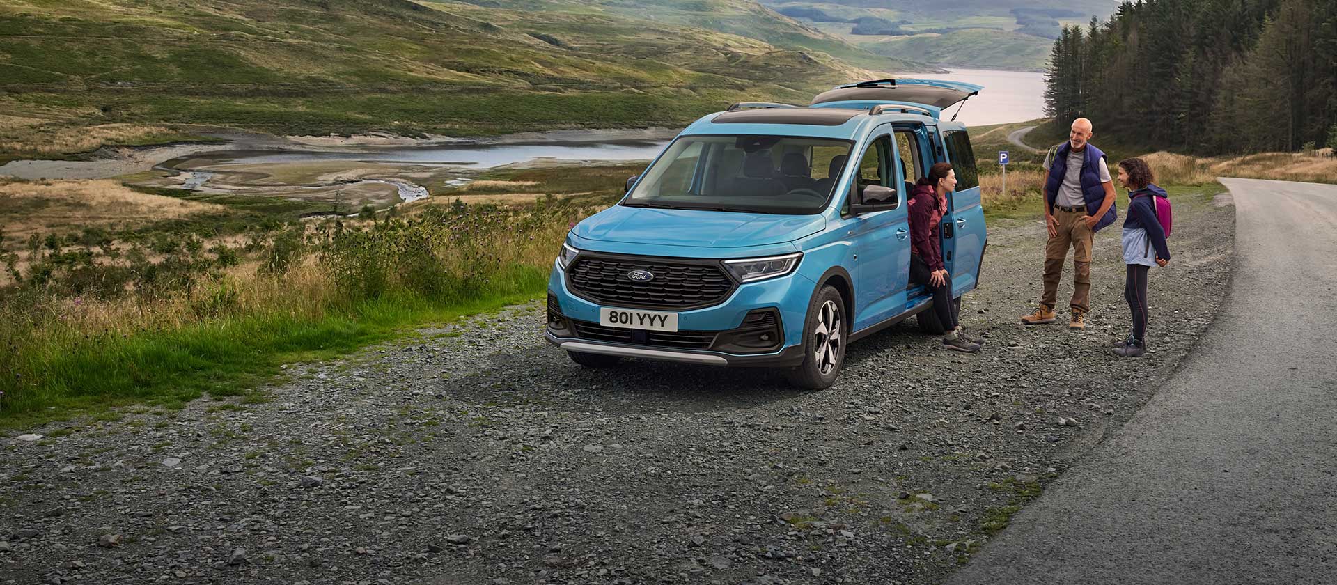 Ford Tourneo Connect PHEV met voorbumper en beschermplaat