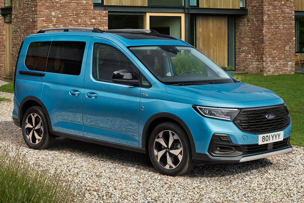 Driekwart vooraanzicht van de Ford Tourneo Connect PHEV