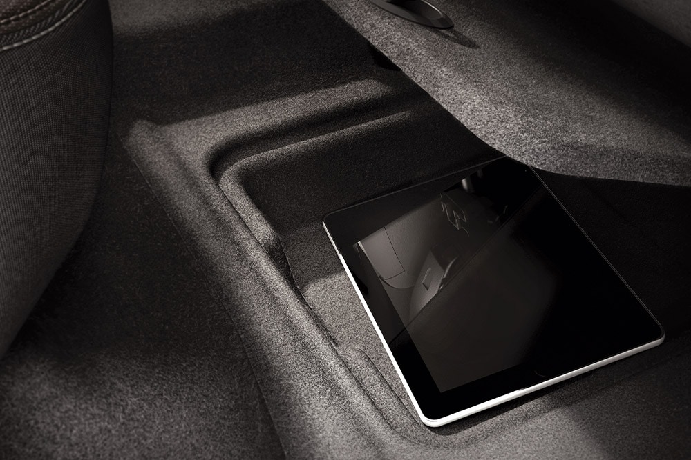 Close-up van de opbergruimte in de Ford Tourneo Connect PHEV