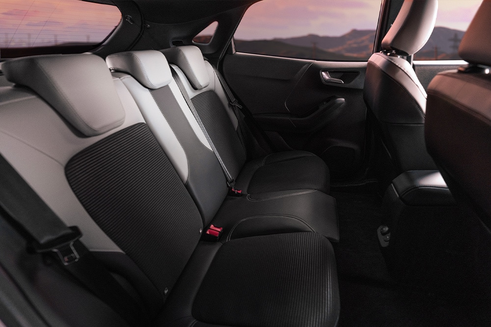 Een close-up van de achterbank van de Ford Puma Sound Edition met exclusieve stoelbekleding.