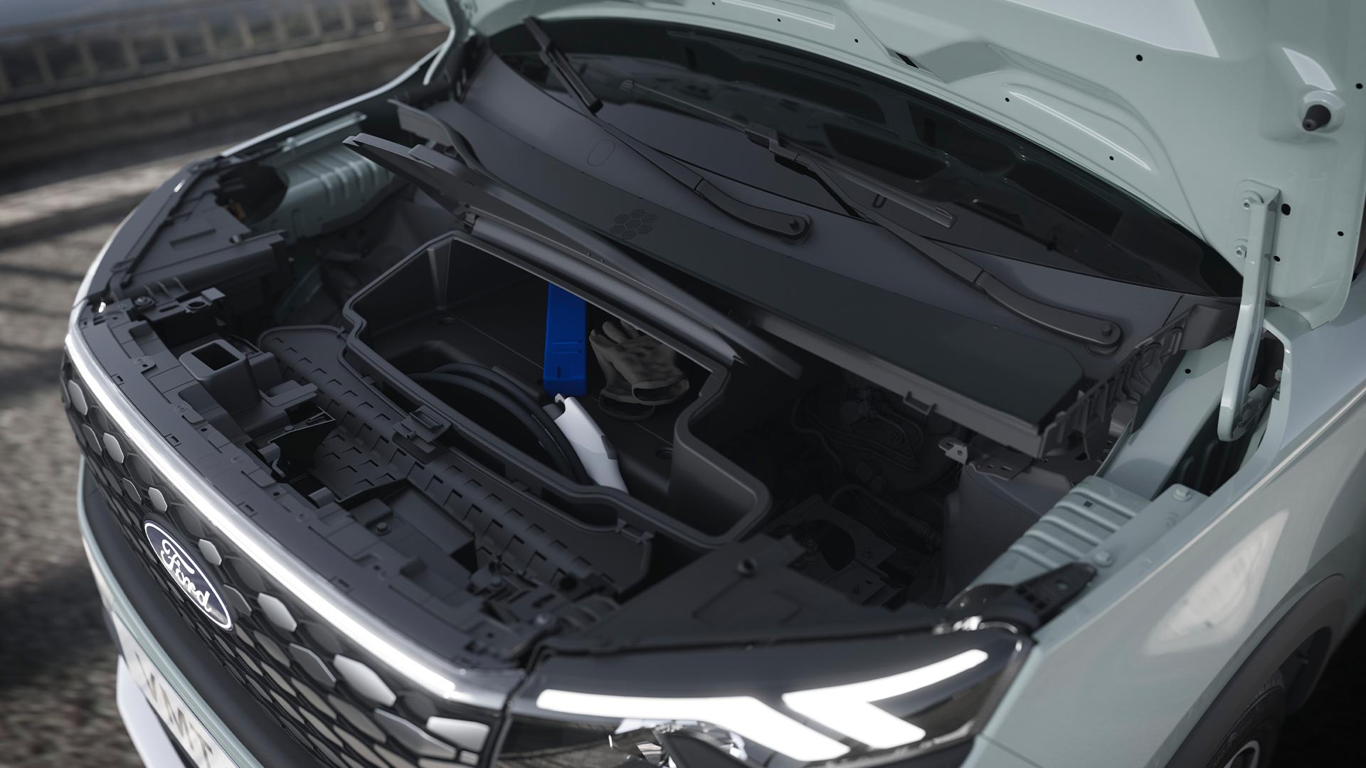  Zicht onder de motorkap van de Ford E-Tourneo Courier Active