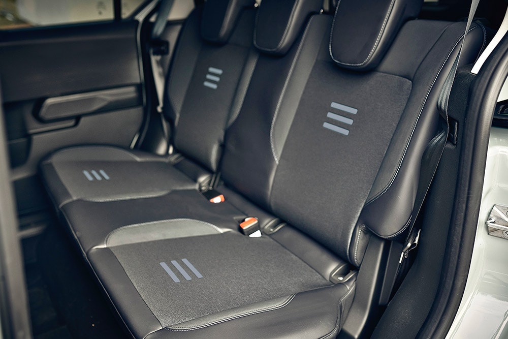 Achterbank en interieur van de Ford E-Tourneo Courier Active