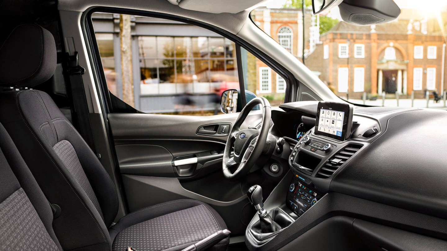 Interieur van de zijkant voor de Ford Transit Connect