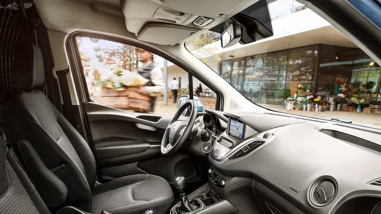 Zijaanzicht van het interieur van de Ford Transit Courier
