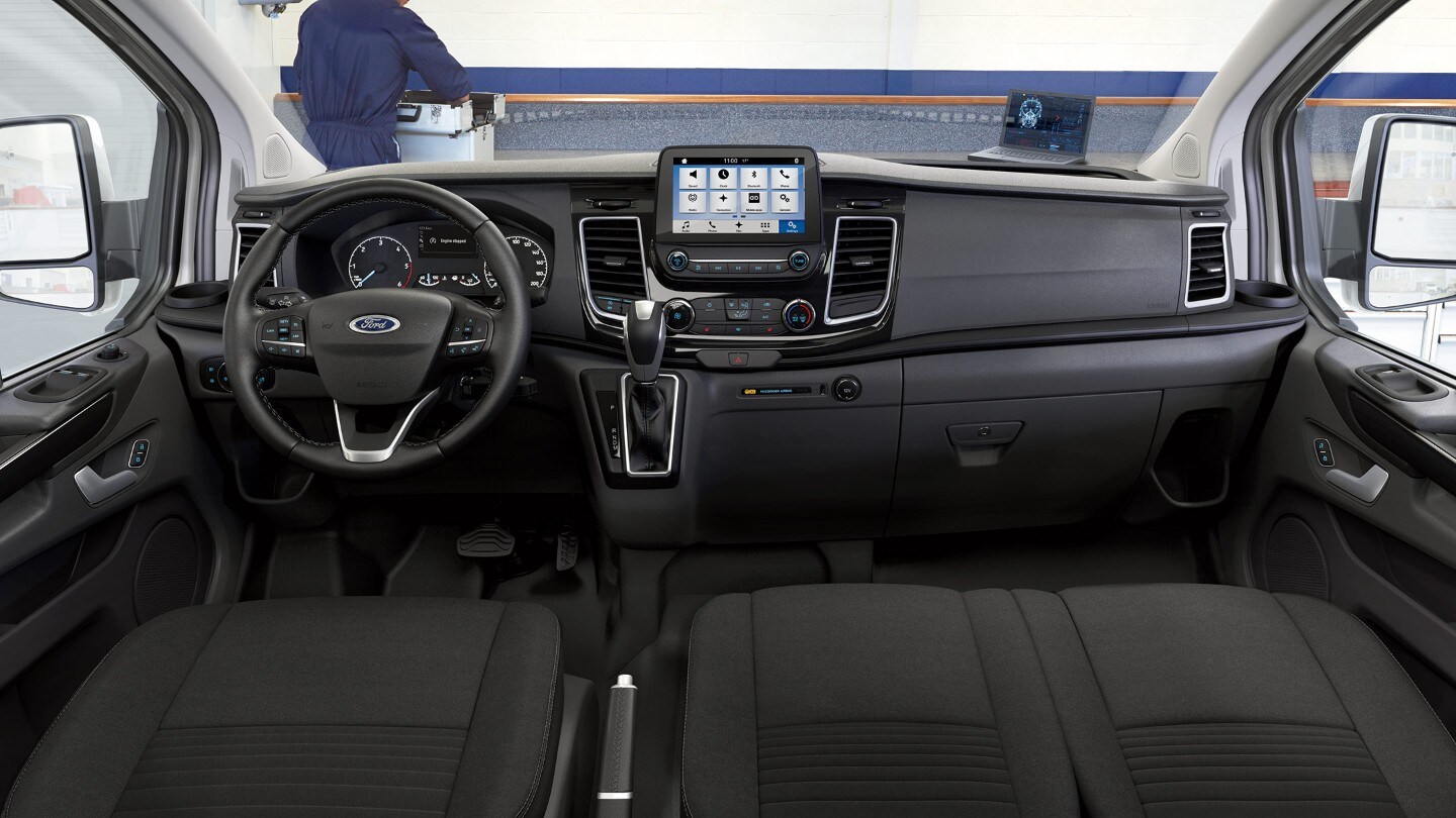De cockpit van de Ford Transit Custom Dubbele Cabine