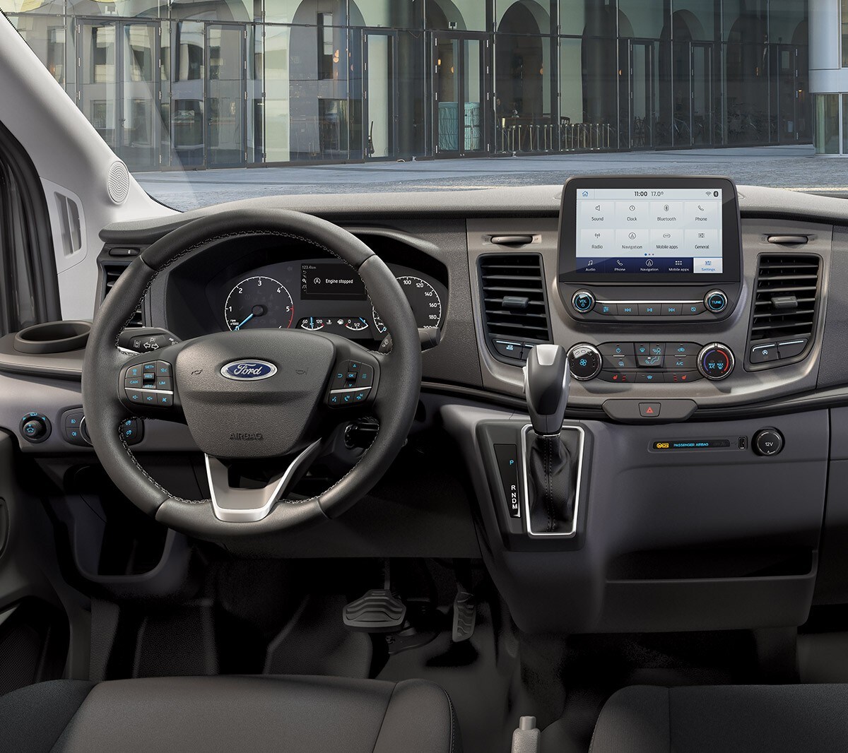 De cockpit van de Ford Transit Minibus 
