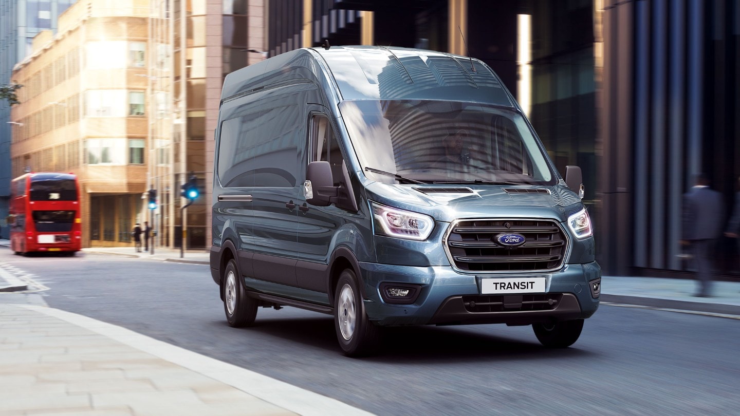 Blauwe Ford Transit zijaanzicht
