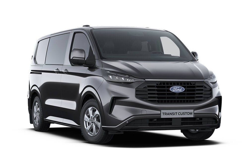 Schuin vooraanzicht links van een donkergrijze Ford Transit Custom Limited Dubbele Cabine tegen een witte achtergrond.