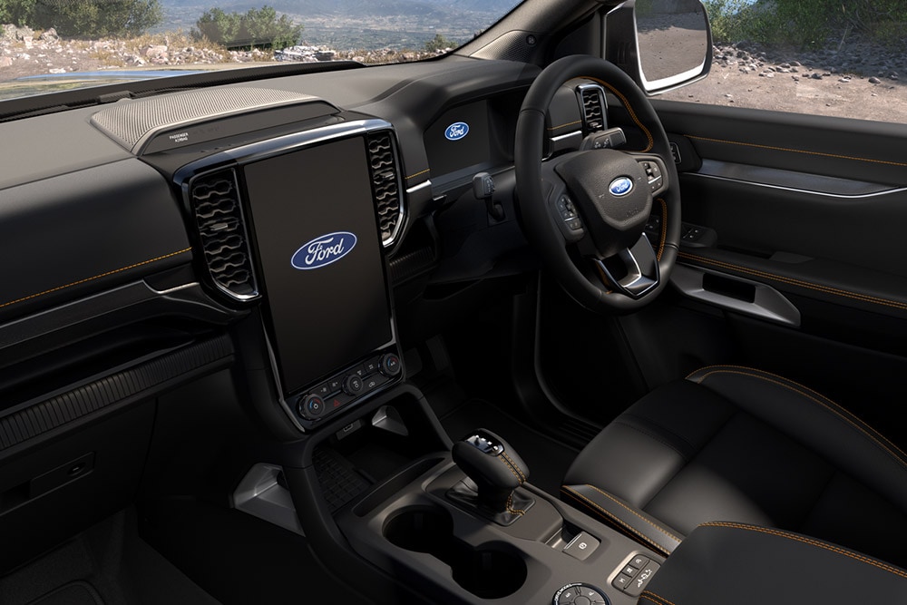 Het interieur van een Ford Ranger met dubbele cabine.