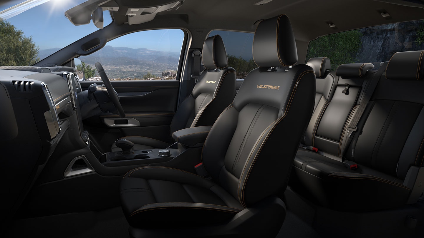 Het interieur van een Ford Ranger met dubbele cabine.