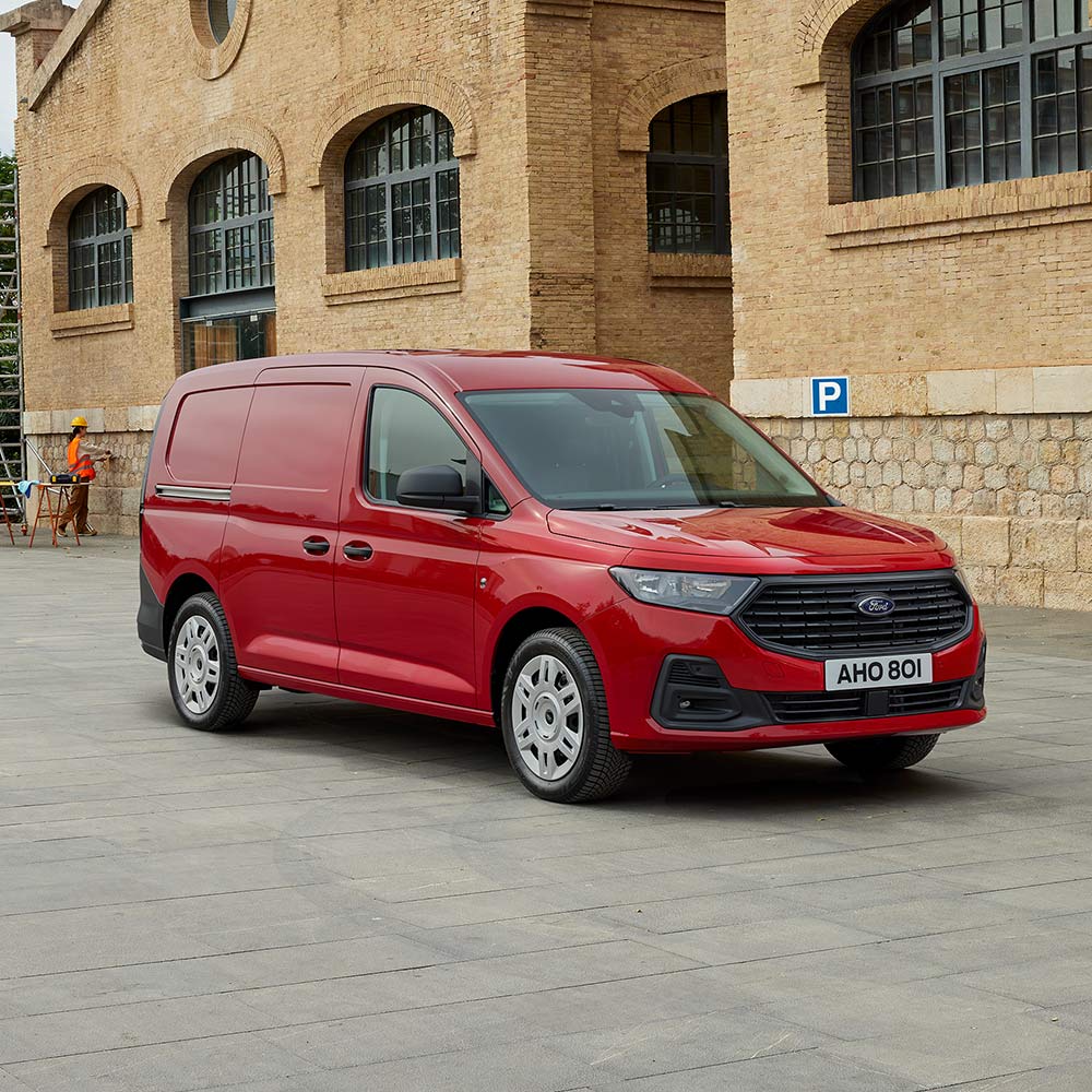 Ford Transit Connect Trend in Lava Red, met grille voor en automatische koplampen.