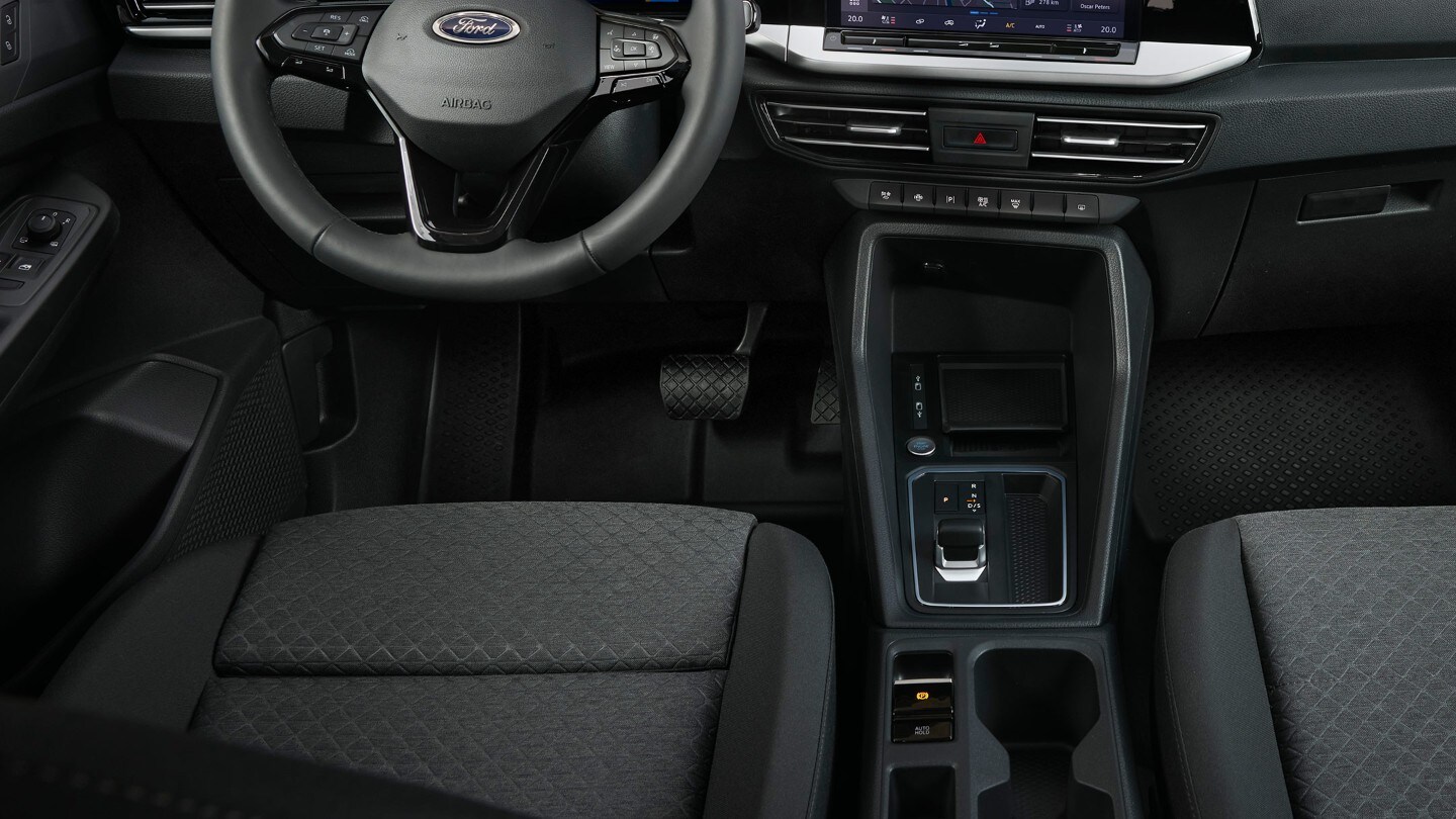 Pedalen en middenconsole van de nieuwe Ford Transit Connect.