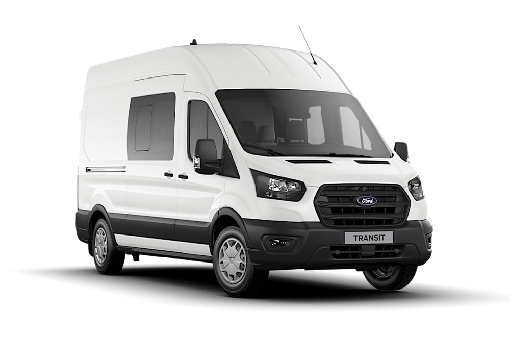 Een witte Ford Transit-bestelwagen met dubbele cabine uit de Trend-serie.