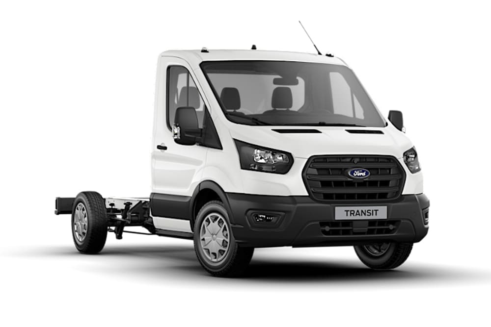 Witte Ford Transit Trend-chassis met enkele cabine op een witte achtergrond.