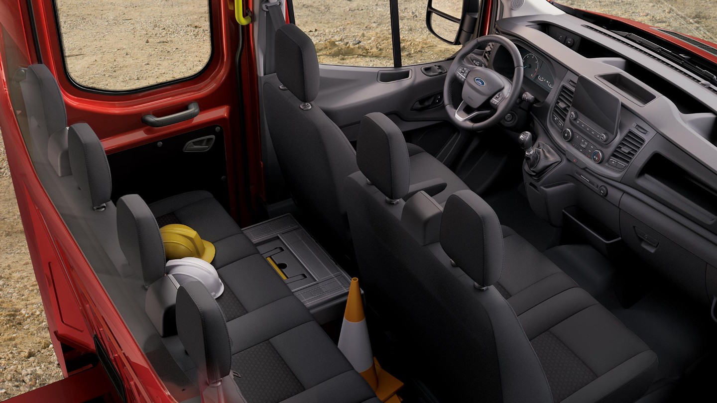 Voor en achter ruimte in de Ford Transit Chassis Dubbele Cabine 