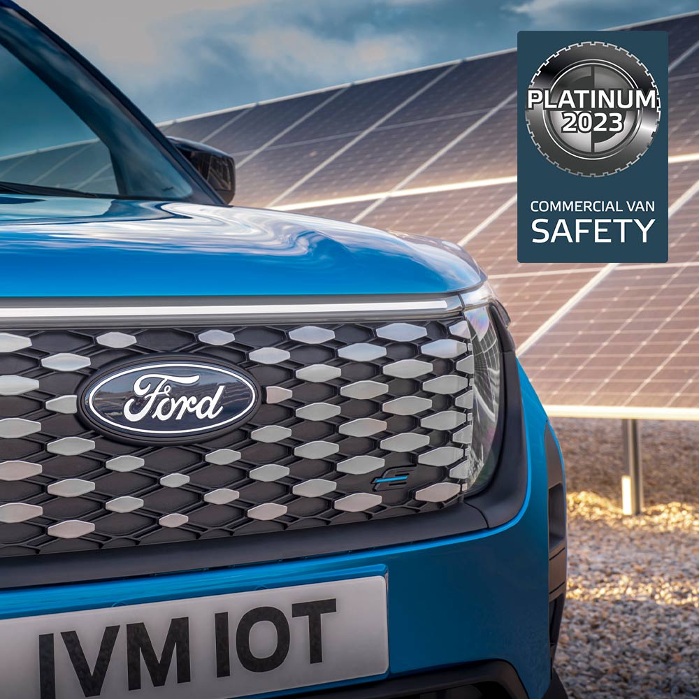 Ford E-Transit Courier, voorkant, grille en logo blauw