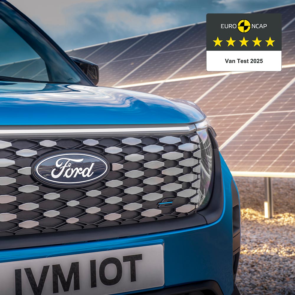 Ford E-Transit Courier, voorkant, grille en logo blauw