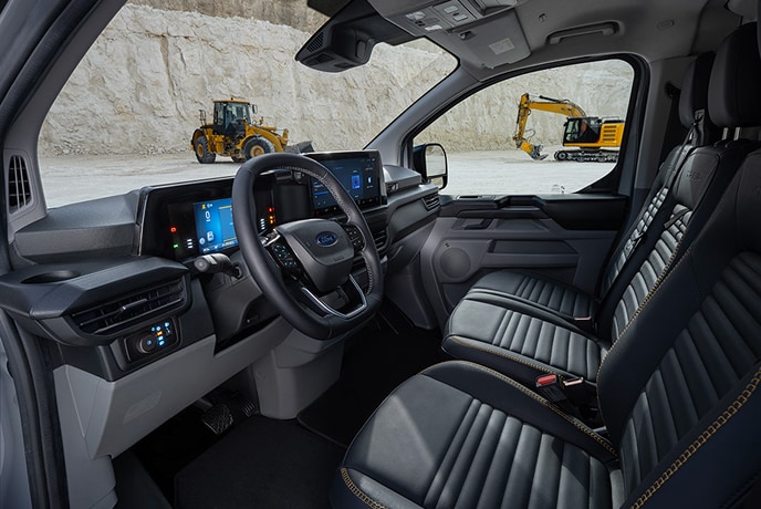 Het interieur van een elektrische Ford E-Transit Custom bestelwagen.